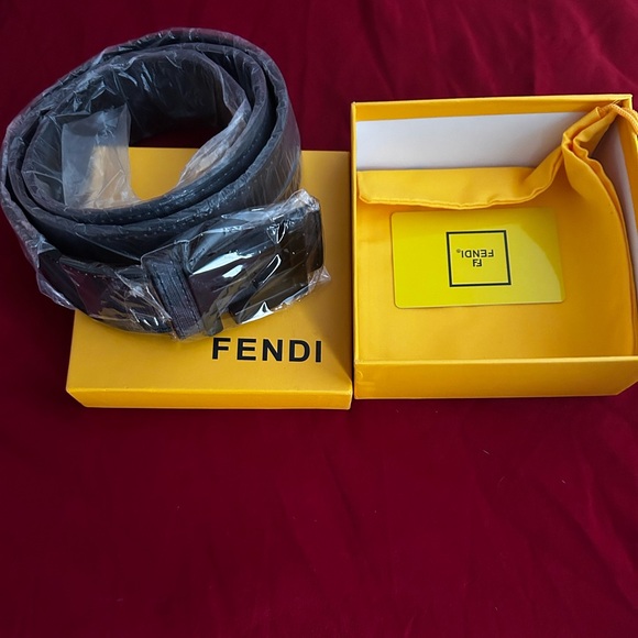 Black Leather Belt with Yellow Box - Picture 4 of 7